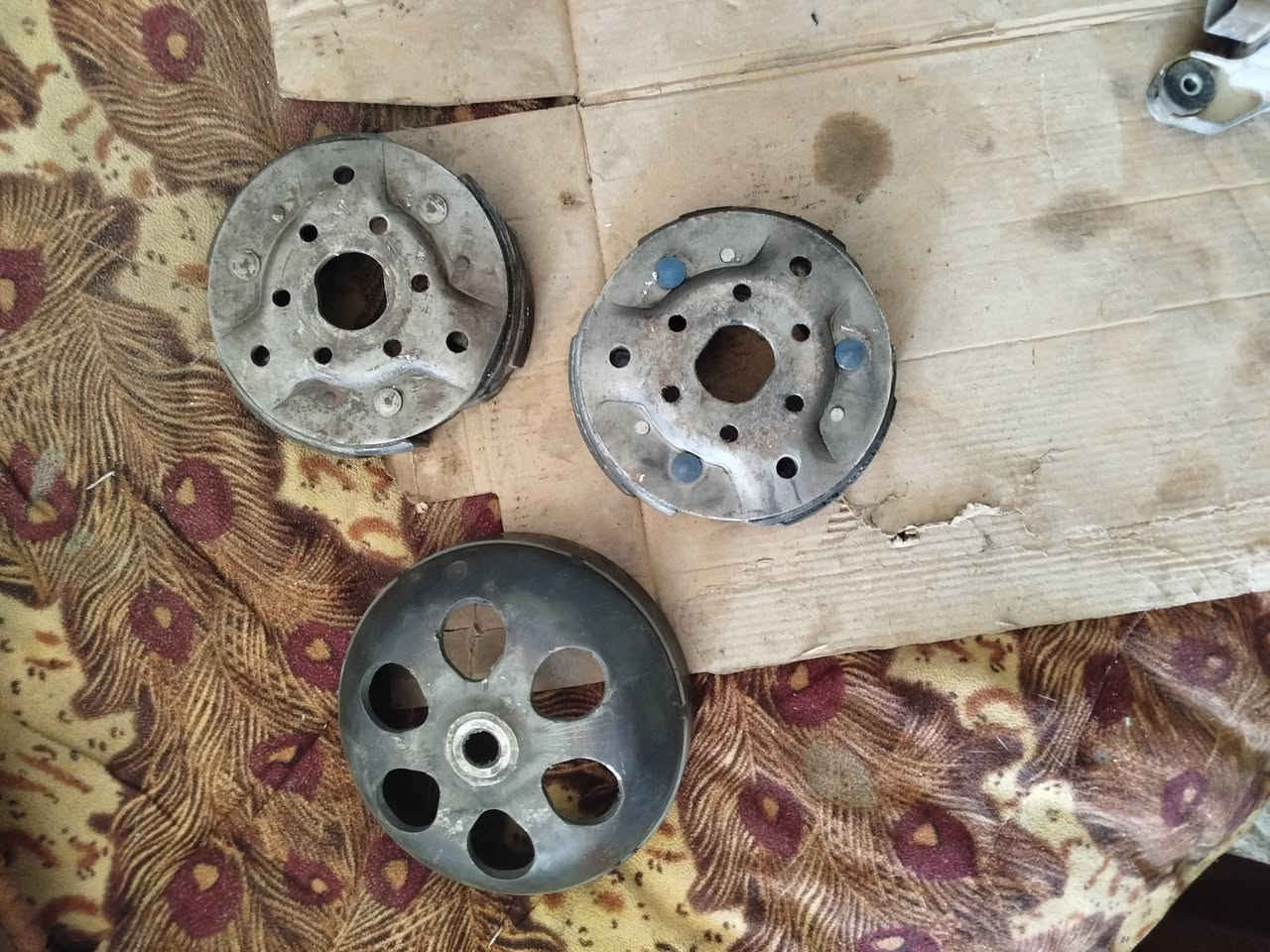 السلام عليكم
للبيع كرنك مال صفر عشره يرادله شغل وعبوه فيت بم صفر عشره وكلجات وطاسه صفر عشره يرادلهن شغل وعقل كير مال صفر 9 ومكينه مال صفر6 يرادلهه تجفيت كامل كرنك وبوشه وبستم نقصهه كلج امامي بيهه ملف كامل وسلف وشوته وكلج خلفي وقايش وكابريتر كله شغال   ابيعهن شلع ب125 مكاني بابل مركز ماعندي توصيل ***********
