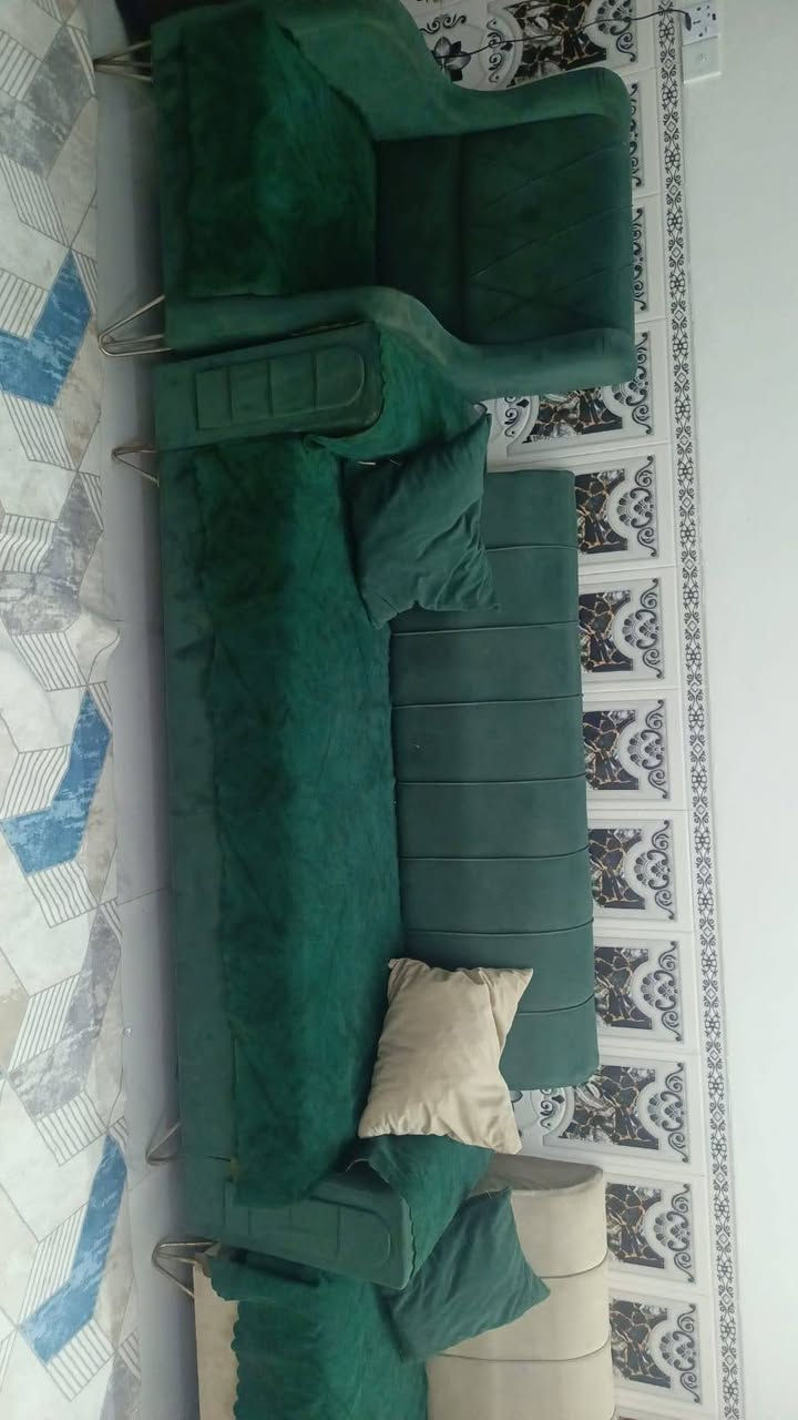 تخم7مقاعد للبيع نضيف بس بي كسر ومأشر عليه سعر ١٠٠ وبي مجال ***********
