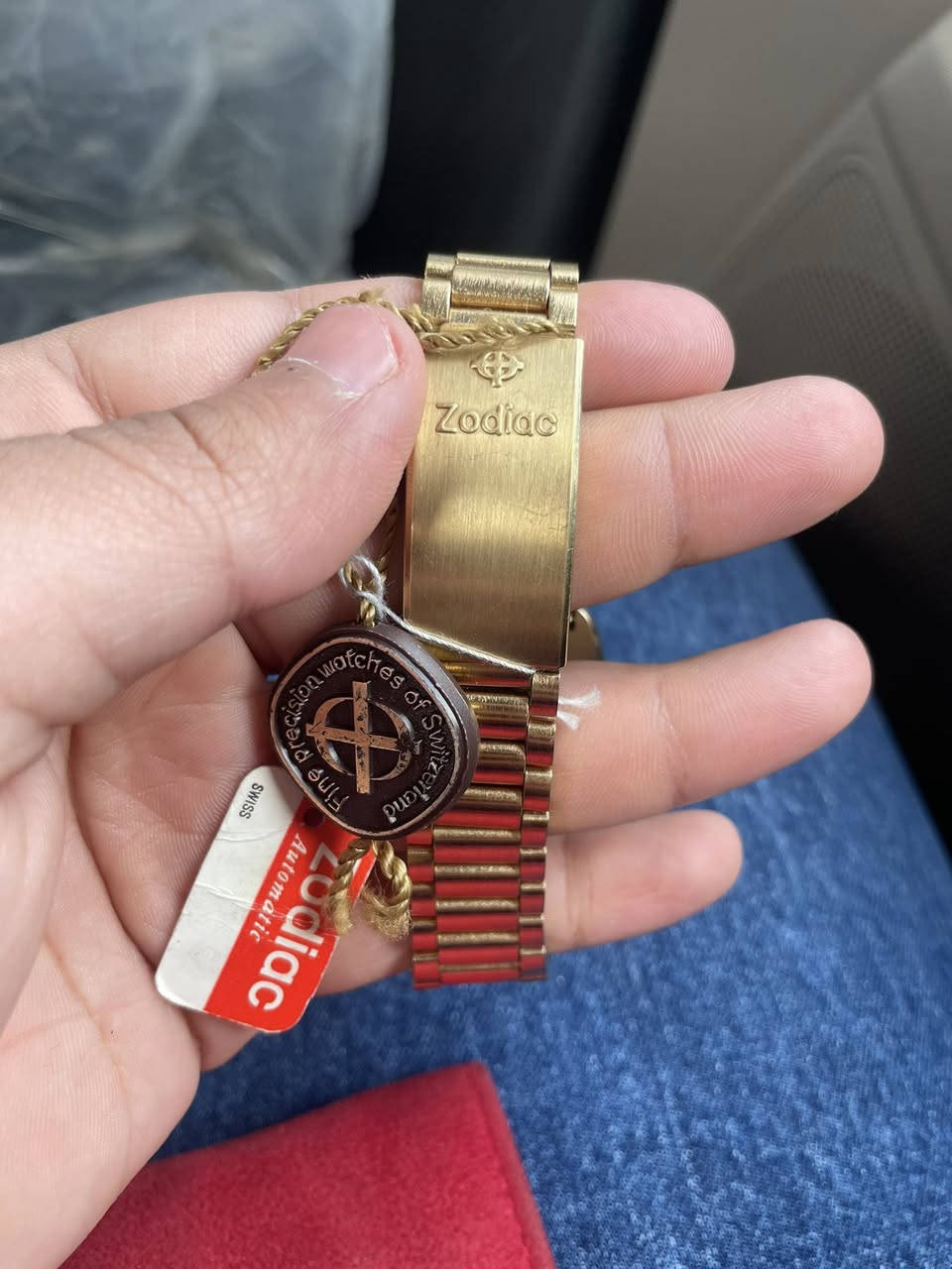 السلام عليكم
زودياك اوتماتيك تغليف ذهب ساعه اسويسري لوك شمع سعر 350 دولار للاستفسار ***********
