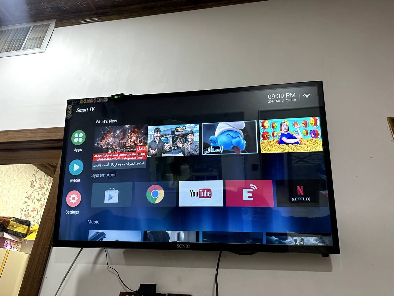 للبيع : شاشة SONIC سمارت حجم 43 - شبه جديدة (أخو الزيرو) 🔥
 
​السلام عليكم ،
 شاشة بلازما ماركة سونيك (SONIC) حجم 43 بوصة للبيع . 
الشاشة مستخدمة كلش قليلة ، نظافتها 100% شرط ويجي وياها كارتونها وكل ملحقاتها وتغليف الشركة (مثل ما موضح بالصور) .

​ مواصفاتها :
​الحجم : 43  (109 سم) 
​النظام : سمارت (Smart TV) ذكية، بيها كل تطبيقات الأنترنت والواي فاي (Wi-Fi).
​التطبيقات الأساسية : يوتيوب (YouTube)، نتفليكس (Netflix)، متصفح كوكل كروم (Chrome) ، ومتجر تطبيقات لتنزيل ما تحتاجه.

اهم ميزة بيها ⚠️⚠️⚠️
: الشاشة نوعية خاصة يجي وياها حماية عبارة عن زجاج مُقسى بحيث تكزن مقاومة للصدمات والكسر 

​المنافذ الي بيها .. USB وتكدر تخلي بيه الفلاش ميموري ، ومنافذ متعددة لربط الأجهزة الخارجية ( دش او بلي ستيشن او لابتوب او اي جهاز ثاني .

​الملحقات: الريموت كنترول الأصلي + الكارتون والفلين الأصلي.

​الشاشة جاهزة للاستخدام وبنظافة ١٠٠ ٪ 
​
سعرها ١٦٥ ألف 
حاسبها بسعر المستعمل مع العلم تعتبر اخت الجديدة والله 

اذا شراي او مهتم تواصل وياي واتساب على الرقم 
***********
