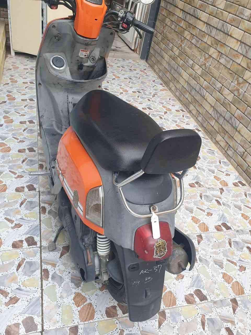 بوليس موديل 2009 نوزل
عداد الكتروني

ختم واحد من طول للطول

گير ومكينة مكفولات برغي مامجيوس

عوزها كم شغله كمالية لا اكثر
اشارة
جاملغ وكفر يتصلح

*ملاحظة الكفرات بلادي بس مصبوغات لون الدراجة سابقا رصاصي وعندي مقطعها

و اكفلها الك من السرقة

***********
