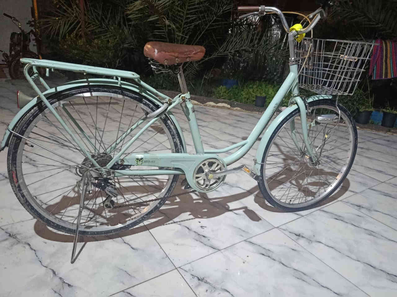 السلام عليكم متاح بايسكل ياباني اخو الجديد نظيف حجم 26جاهز من كلشي 85وبيه مجال بسيط  العنوان الهوير هاتف ***********
