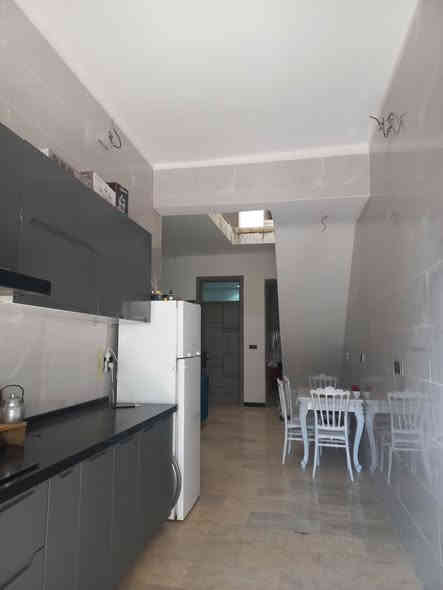 دار للبيع #طابو_صرف 
المساحة ١٢٥ متر واجهه ٦وربع نزال ٢٠
طابقين كامل ما عدا محجر الدرج
بناء حديث ٢٠٢٥
٤ غرف نوم واستقبال وصاله ومطبخ 
بغداد العبيدي الرئاسة شارع ٢٠ 
اول فرع موازي لشارع ٢٠
المنطقة الغير مبلطة قرب شارع ام البنين
السعر ١٦٥ مليون  
***********
