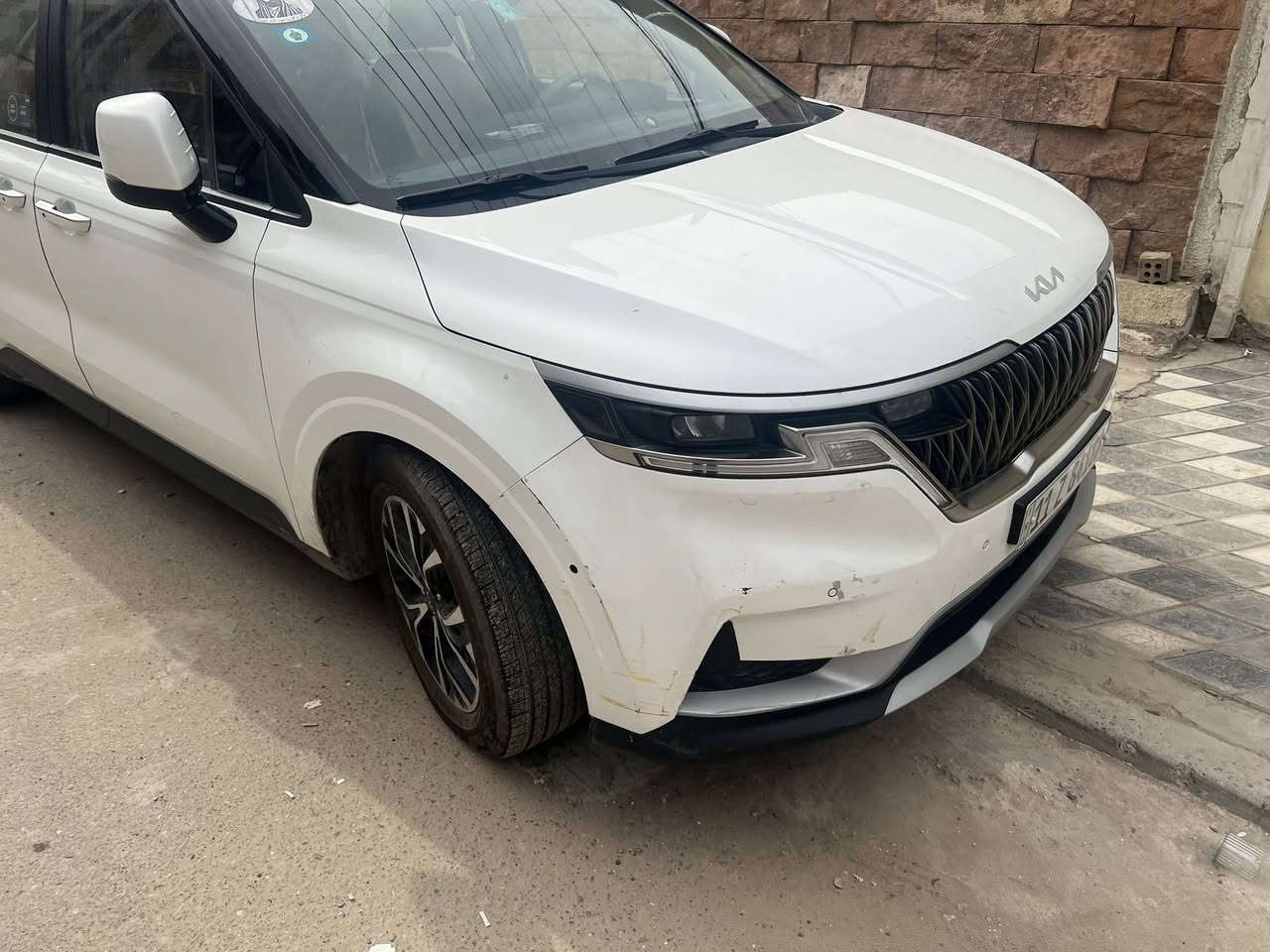 كرنفال 23 غاز وبانزين  بيه صبغ 3 قطع صندوك وجاملغ وشويه من باب سلايت ماشيه 70الف سعر 239 وبيه مجال 
***********
