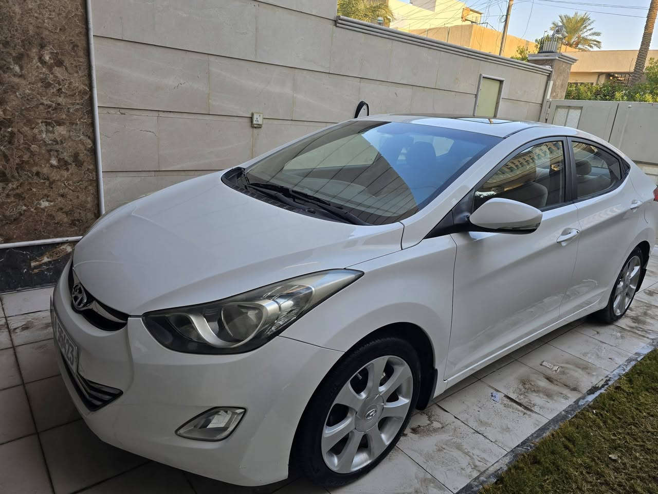 سلام عليكم

هيونداي انترا 2013 خليجي ماشية 88 الف كيلو محرك 1800 دوش الموصفات فتحة كامره خلفيه وحساسات خلفية وبعد بيها موصفات السياره مكفوله من الصبغ فقط بداية الجاملغ الأمامي عكس صفحة السايق السيارة مطلوب بيها 123 ورقة للتواصل على الرقم***********
