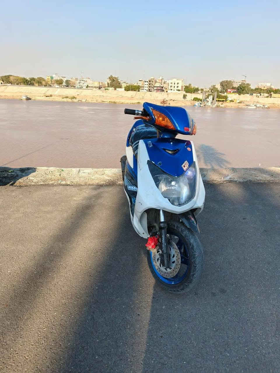 سكنس فحل
للبيع الدراجه مزوده هواي غراض محرك نضيف شغاله سلف وهندر الدراجه تخبل كابريتر قفاز صالنصه رياضيه كهربائيات كلهه شغاله كامله حته الدشبول الدراجه شلعه ومعدل 
السعر (500) وبيهه مجال بسيط 
*********** متواجد رصيد فقط
