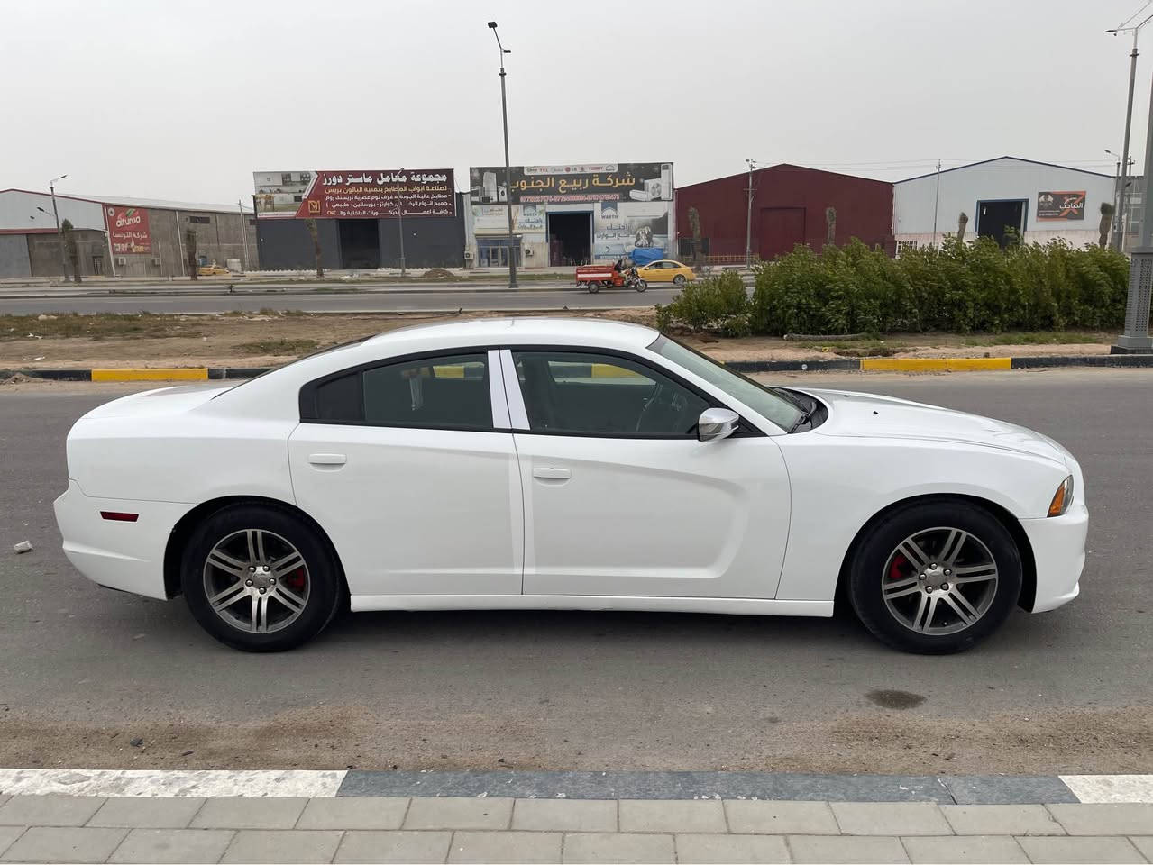 السلام عليكم ***********
دوج جارجر 2013 كندي 
كلين تايتل مكفوله من الضربه 
محرك 3600 مكفول 
تو ويل 
كير واكسل مكفولات 
حداديه امامي وخلفي وتايرات جديده 
مسويلها ادامه كامله بلكات جدد 
وبراد دهن جديد اصلي وماي احمر 
راديرات جدد 
السياره اخوان شرط بدون نقص برغي وترايها 200 
تبريد شرط ثلج 
وتدفئه توب
رقم دهوك الدولي وسنويه لل 29 
تريد وكاله عامه او تحويل ثاني يوم 
السياره فقط اجت من كندا بيها كلير 4 قطع بدون ضربه وبدون معجون مكفوله السياره من الضربه والفتح والتبديل 
مكانها البصره ابو الخصيب مهيجران 
سعرها 150 بي مجال قليل 
اخوان رجائا مجالها قليل لان السياره مكلفه هواي
*********** ابو الخصيب, البصرة
