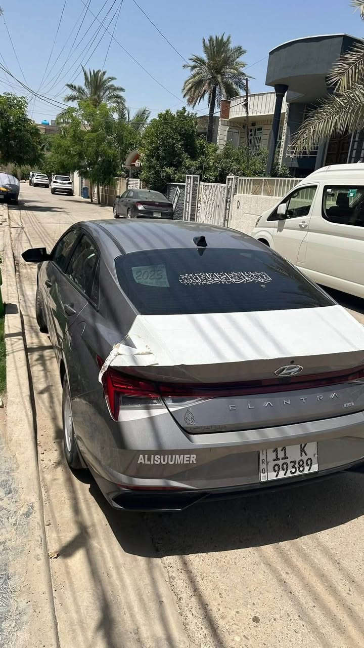 23 هايبرد اقتصادية كلش السيارة
صور الحادث مرفقة 
ماشية 30 الف مايل 
بصمة 
رادارات امامي خلفي 
توقف طوارئ 
شاشة ابل كار بلي 
اوتو هولد 
سايد بريك كهرباء 
تشغيل عن بعد 
قفل ابواب ذكي وبعد بيها هواي مواصفات 
*********** للاستفسار
