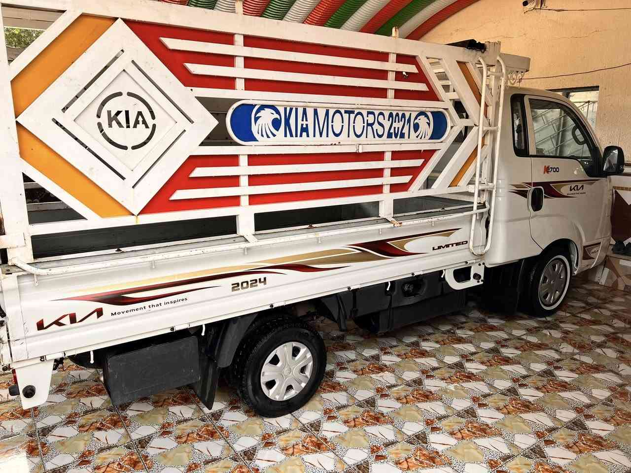 السلام عليكم كيه حمل موديل 2024 بسمي مداوره ثاني يوم مكفوله كفاله عامه سنويه الحد 2030 سياره باكيت عله ايدي ماشيه 60 الف رقم بغداد مكاني ميسان السعر 165 وبيهه مجال حق الجيه ***********
