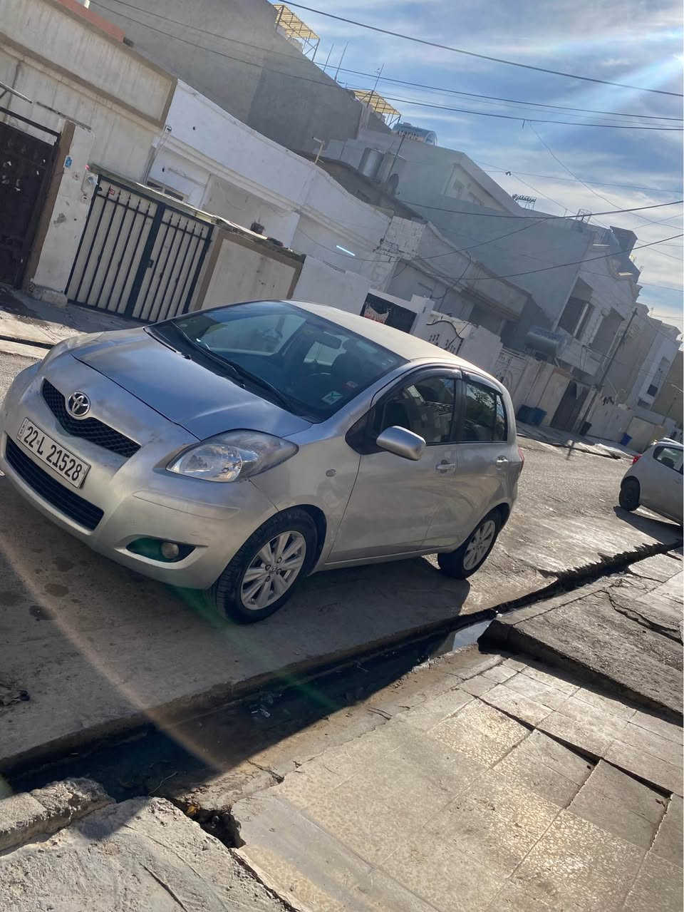 تويتا يارس ٢٠١١ خه ليجى 
بئ بؤياغ هيچى نيه  ده عامى لؤ ده عامى به شه رت 
چوارجام كاره با 
سوكان ڤؤليؤم 
ABS 
گير توماتيك 
ته بريد ساردى گه رمى به شه رت 
ره قه م و سه نه وى نوئ  
٤٥٠ $ دؤلار غرامه ى له سه ره 
دواى معامه له ده يگه رينمه وه 
ويل كه پ بيلادى پشتى عه ساسه 
چوارتايه ى نوئ  ته قه و ره قه به شه رت 
كال بونه وه ى هه يه  دووجيى بچوكى ته عديله 
سؤنه ريشى دامنايه هيچى نيه 
هه موى به شه رته جاهزه 
سعريشى ٨٤ وه ره قه و كه مه ك مه جال 
*********** أربيل, العراق
