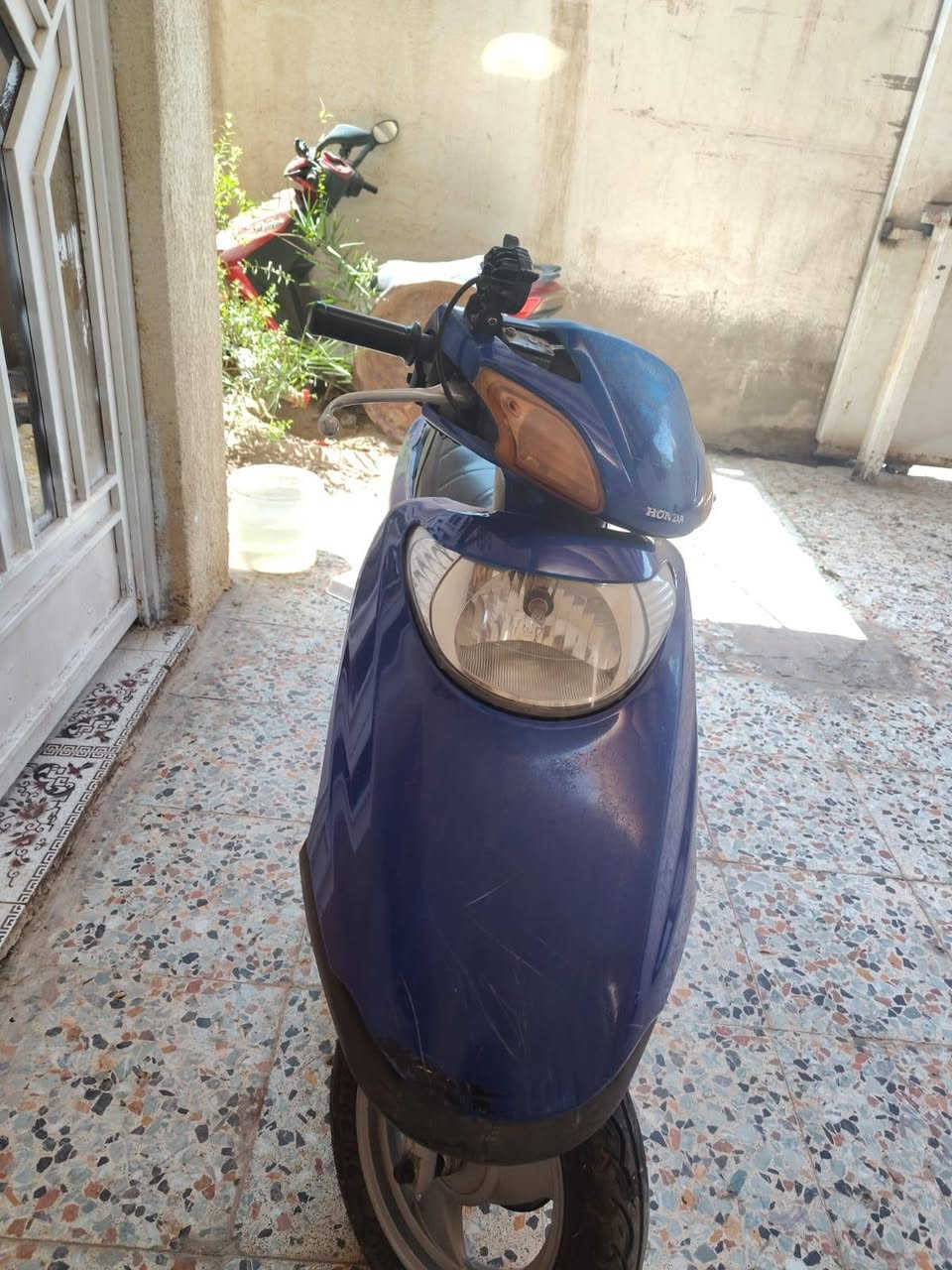 سلام عليكم 
سبيسي ياباني 
مكينه مفتوحه وناعمه 
تايرات قبل اسبوع شادهن 
تشتغل سلف وهندر 
فقط كفراته شويه تعبانات 
السعر 300وبيه مجال 
مكاني كوت 
رقم ***********
