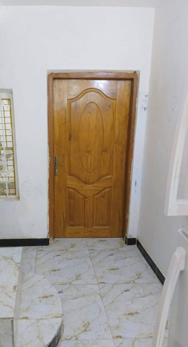 🏡 دار سكن للبيع – فرصة مميزة

📍 العنوان: الجلبية / خلف محلات الجوادين
📐 المساحة: 100 متر (عكادة)

🔹 تفاصيل الدار:
▪️ الطابق الأرضي:
غرفتين نوم + صالة + استقبال + مطبخ
صحيات داخلية وخارجية

▪️ الطابق الأول:
غرفة + بيتونة + سطح

✨ مميزات الدار:
✔️ الدار نظيف وكما موضح في الصور
✔️ موقع حيوي ومناسب للسكن
✔️ تتوفر كافة الخدمات (ماء – كهرباء – تبليط – مجاري)

📞 للاستفسار:
مراجعة مكتب علاء الخالدي للعقار
أو الاتصال على الرقم: ***********
📲 يتوفر واتساب
