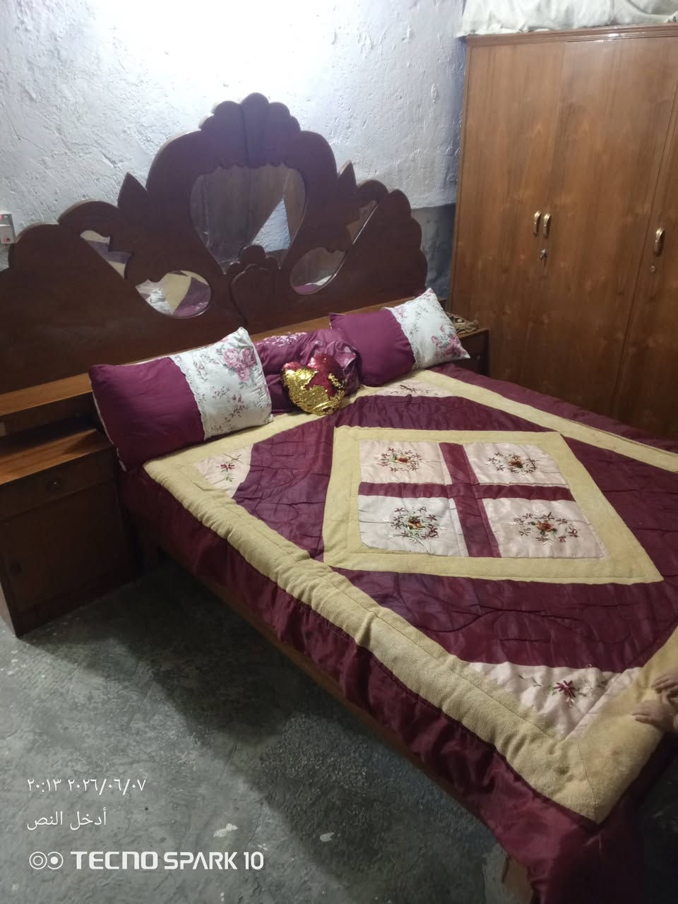 السلام عليكم اخوان عندي غرفة خشاب للبيع سعرهه ٦٠٠بي مجال  وكاروك سعره ٤٠بي مجال  ودوشك جرباية ابو نفرين سعره ٧٠ وبي مجال المكان حي الغدير قرب الأسأله الماء ***********
