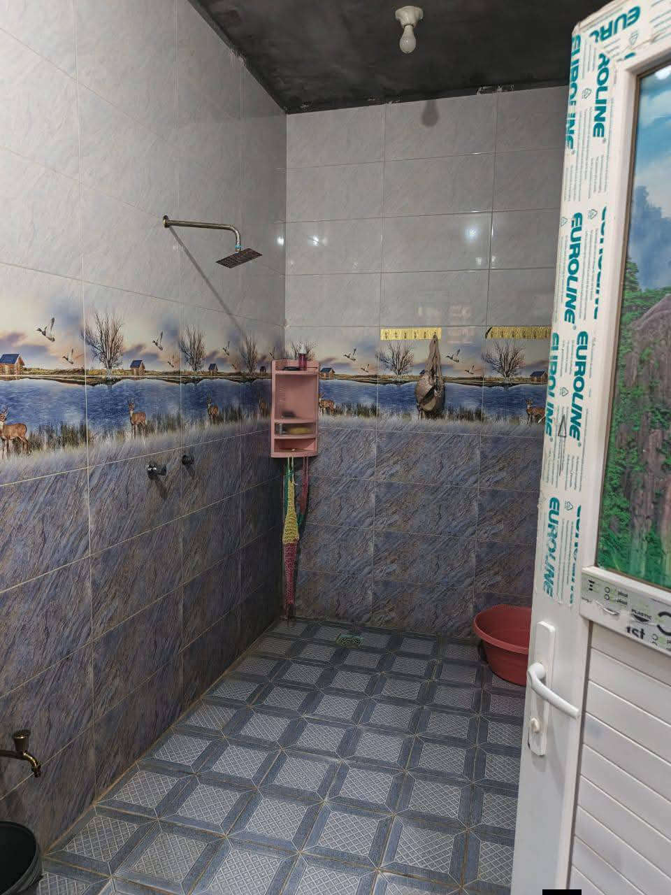 السلام عليكم بيت في حي الحكيم صفحه الدبيه
غريب على فرن العلم 
البناء طابوق 
البيت غرفتين وصاله ومطبخ واستقبال وصحيات خارجيه وداخليه 
المساحه 210
الوجه10
النزال21

الاستفسارات اتصل على الرقم ***********
