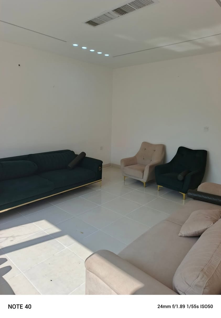 بسم الله للبيع بيت, 200م طابق ونص فقط, 475 ورقه مستعجل للبيع سعر ارض فقط بناء حديث***********    ***********
