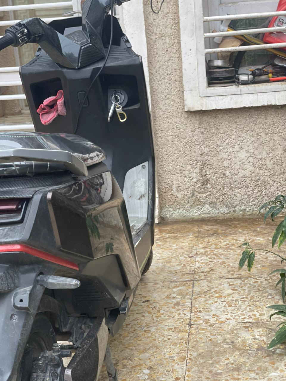 السلام عليكم دراجه شحن كرين للبيع دراجه جديده بس عوزه غسله سرعه 70 ملف 2000 عنوان بغداد الاعضميه للتواصل *********** سعر 650 وبيه مجال للشراي  متوازي عل بيعه علمود هاي عارضه بهاذ سعر
