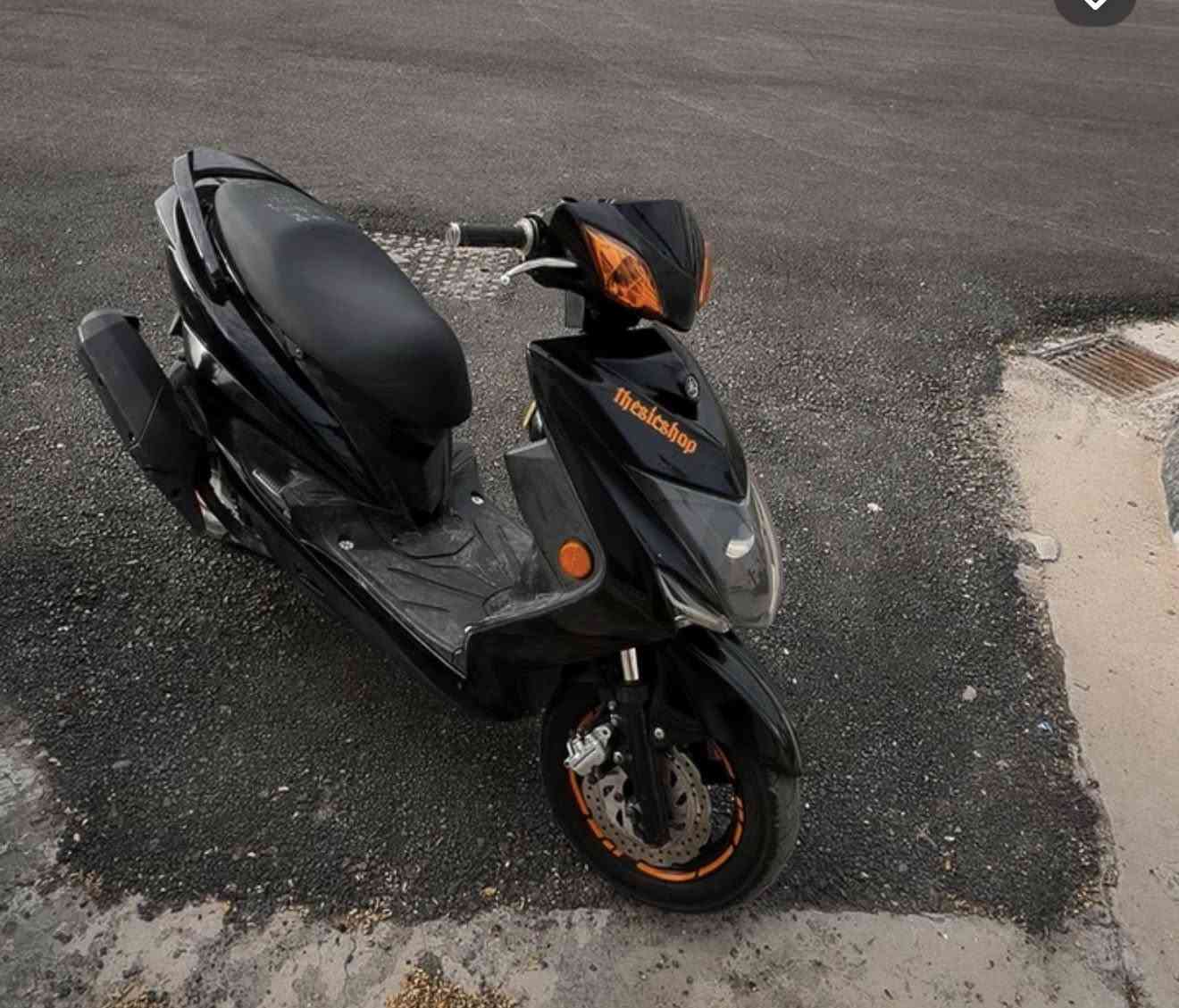 سلام عليكم سكنس لد مزوده مكينه 58 بلادي مكاني الاعضميه السعر 1550رقم تليفوني ***********
