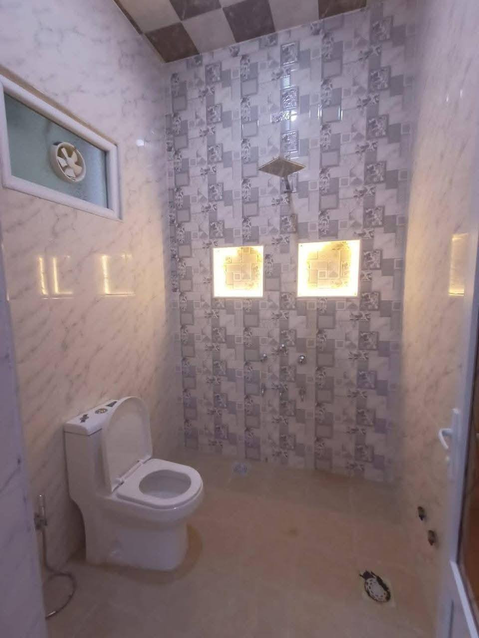 بمناسبة عيد الفطر المبارك 

عرض مميز جدآ 

من سعر 150مليون إلى سعر 135 مليون 

#حصرآ_كل_ماهوا_جديد_لدى_عقارات_الخيّام
🏠 #دار_طابقين_للبيع 💥💯

 المكان شارع 40 💥💯

المساحة الكلية200م²💥💯

📜 جنس العقار: طابو زراعي تحويل مباشر.💥💯

🏗️  💥💯

💧 الخدمات: ماء وكهرباء وطنية ومولّد وجميع الخدمات متوفرة💥⚡

يتكون الدار من:💥⚡

غرف نوم عدد (3)💥⚡

صالة واسعة💥⚡

استقبال💥⚡

مطبخ 💥

نظام غاز خارجي 💥

مجموعة صحيات داخلية وخارجية💥

كراج .💥

شارع 7 متر 🛣️💥

ـــــــــــــــــــــــــــــــــــــــــــــــــــــــ

📍 للمزيد من التفاصيل يمكنكم زيارة مكتبنا:💥

#عقارات_الخيّام_الرمادي_شارع40💥⚡

📞 أرقام التواصل (واتساب متاح):💥⚡

***********☎️

*********** ☎️

⏰ متواجدون في المكتب على مدار أيام الأسبوع.💥

نرحب بكم دائماً لزيارتنا والاستفسار عن أي عقار يناسبكم💥
