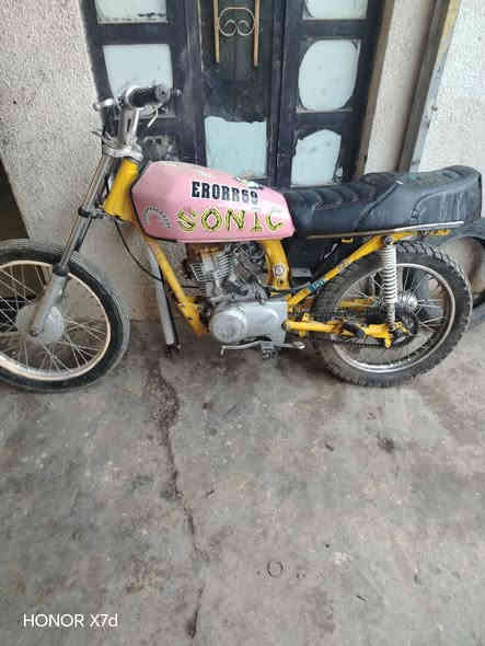 دراجه للبيع سيجي نامه موديل2014بستم عالي دراجه مجفته بوشه و بستم ولفات 01بعدها عل سحك كامله مكمله بدون اوراق كلك كلك اكفلك من السرقه 5كير دراجه كلجات جدد تايرات  وياله ما بيها عواج. ابيعلك كوم حديد دراجه اشغلها وتروح عوزها تفيلس وجبنه ماكنيت مال بستان روحه ورجعه تريد تعمرها ابكيفك مكاني صلاح الدين دجيل متواجد خاص مفتوح راقمي***********السعر350بيها مجال بصيط للطيبي🙋
