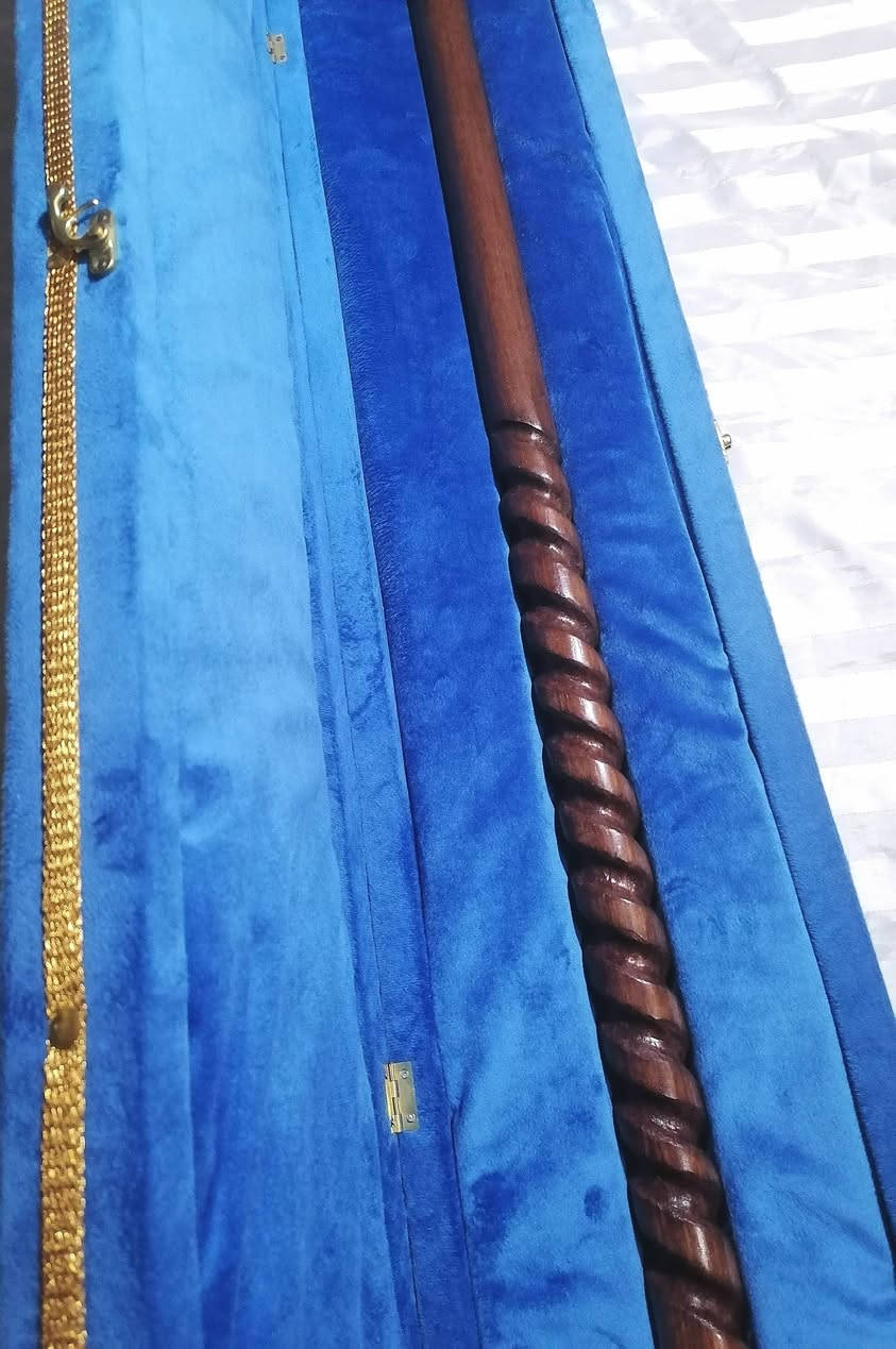 عصى من خشب الجوز نحت يدوي
عصى من خشب الجوز نحت عراقي يدوي مع الصندرق الخاص للعصى الطول ٩٠ سم القبضة منقوشة ومزخرفة داخل القبضة مثبت حجر سليماني العصى قطعة وحدة بدون اي تثبيت او لصق يوجد فيديو
يتوفر توصيل


**إذا كنت صاحب هذا الإعلان وتريد حذفه لأي سبب، رجاءا أرسل رسالة إلى الدعم الفني**