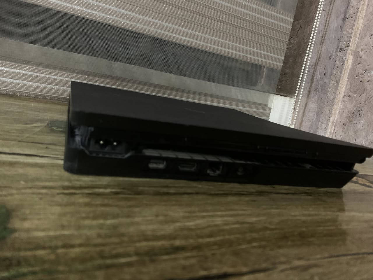 سلام عليكم شباب توفر عدنة : جهاز بلايستيشن فور 4 نضيف 100/100 مع إضافات 🎮
🔥 مواصفات الجهاز:

 • بلايستيشن 4 بسعة 500GB

 • 3 جويستيكات: 2 أصليين + 1 تجاري، جميعها شغالة 100%

 • كل جويستيك مع شاحن خاص به

 • الجهاز نظيف وما فيه أي عطل في الأقراص

🎮 الألعاب المرفقة:

 • GTA 5

 • PES 18

 • Rocket League

 • Minecraft

 • FIFA 23

💥 مميزات إضافية:

 • جهاز جديد ونظيف

 • تشغيل سلس لجميع الألعاب

 • مثالي للألعاب الجماعية والأونلاين

💰 السعر: [310 الف وبي مجال]

📍 المكان: [بغداد / السيدية ]

📞 للتواصل: [خاص / واتساب : ***********]

✨ لا تفوت الفرصة! جهاز كامل مع الألعاب والجويستيكات بحالة ممتازة! 🔥
