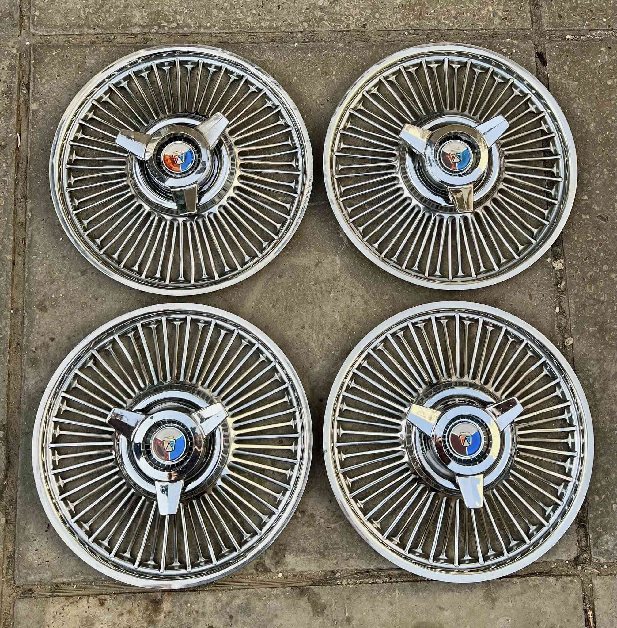 السلام عليكم البيع كبات كلكسي حجم 14 ⚜️
كبات نضيفات لاسيم طاك ولا مفتوحات 
مكاني حريه 🩷🫴
***********
