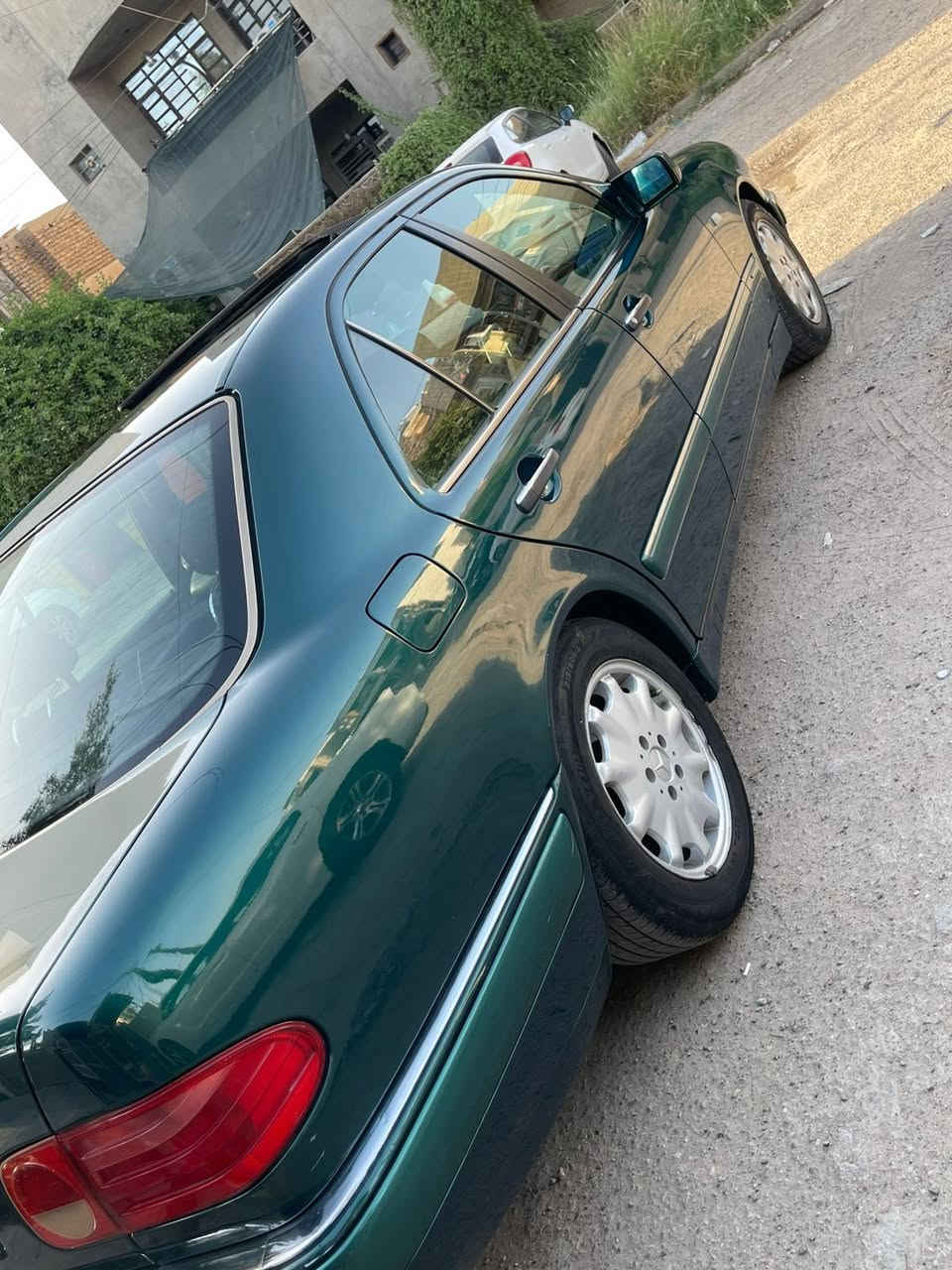 السلام عليكم 

مرسيدس ام عيون 320 خراطيم للبيع 

رقم بعداد

السياره مصبوغه عام للجماليه مكفوله من الضربه و الكص 

فتحه صدر جديد داخل جديد 

مكينه وكير جدد 

تدفئة وتبريد شغال 

رقم بغداد   
 
السعر 100 وبيها مجال بسيط للشراء مكاني بغداد ضباط حي الجهاد 

للتواصل ‭0774 780 3835‬
