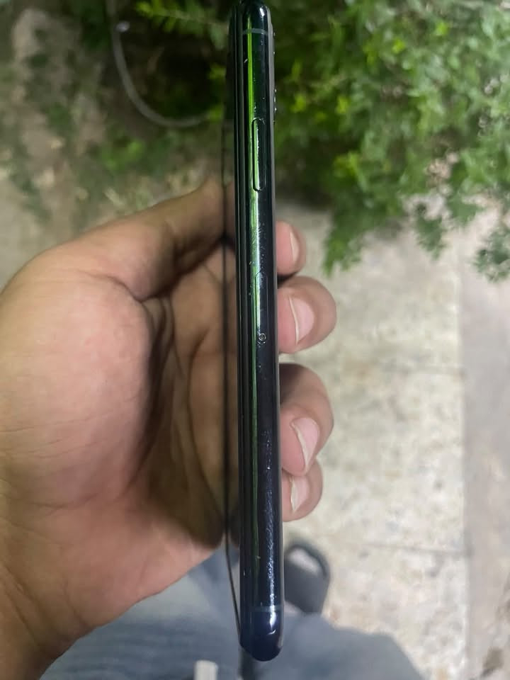 السلام عليكم جهاز 11pro max للبيع او مراوس الجهاز مبدل شاشه النوع الاصلي وفيس ايدي واكف بطاريه اصليه فقط مرفوعه الجهاز تجي ويا ملحقات فيط شاحنه وكارتونه مكاني بغداد حي النصر والرشاد للتواصل *********** يوجد واتساب
