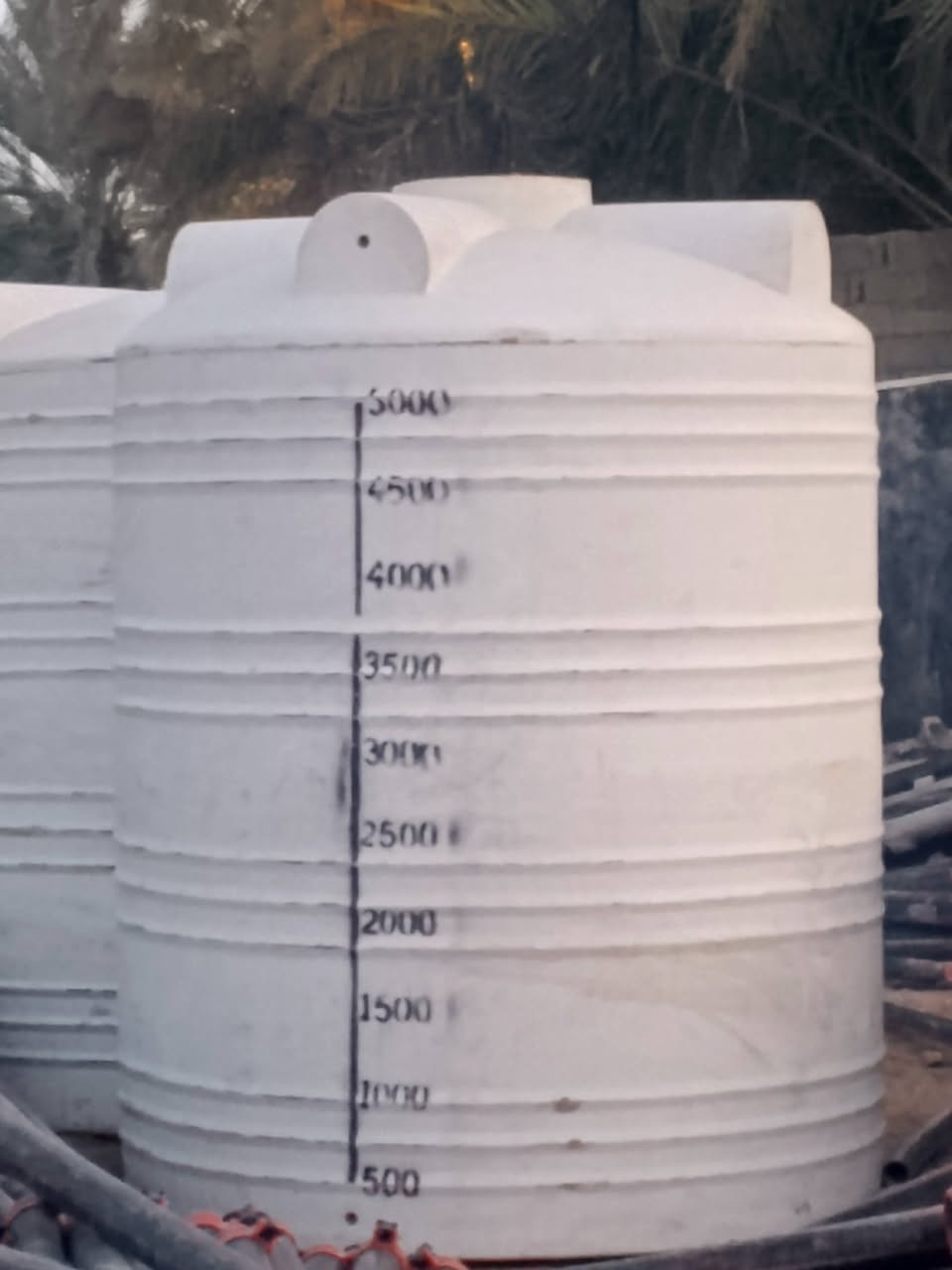 توفر لدى مكتب الهدى للتجهيزات المواد الزراعيه مسمده حجم 750تانكي 5500لتر وحجم 4000تانكي طرح
وتانكي كدر 4200لتر وتانكي كدر. 4000لتر 
***********
