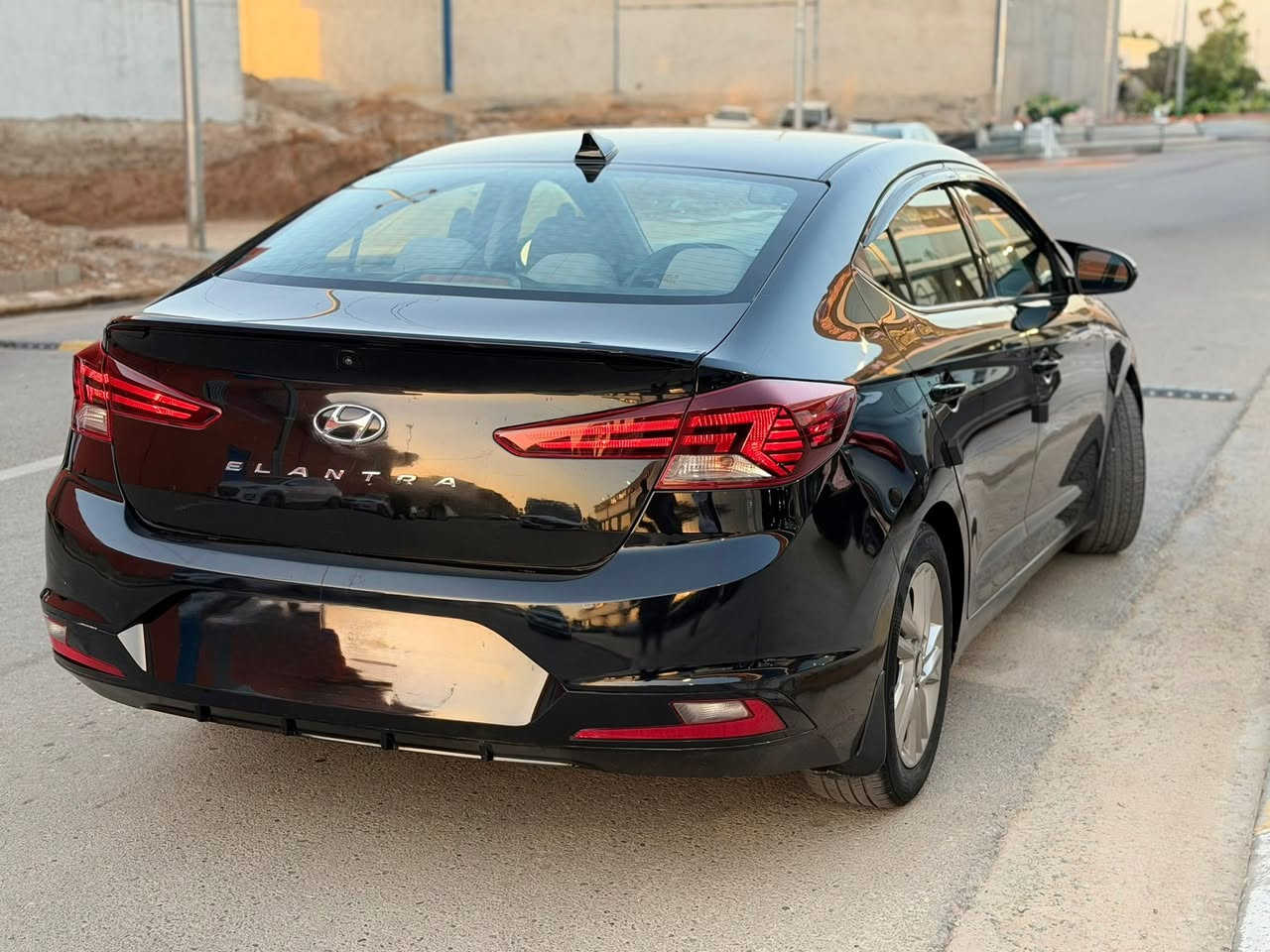 للبيع نقد فقط النترا 2019
النترا 2019 رقم اربيل الجديد بأسمي شرط الوكاله والتحويل 

كير محرك شرط محرك وكير وضع شركة مامفتوح برغي بيهم 

محرك 2000 دوش شرط وضع شركه

كير اي تي AT شرط وضع شركه

مواصفات نص فووول عدا الفتحه والبصمه 

ماشيه 100 الف بيها قطعه ونص صبغ بدون دواخل وبدون ايرباككك شرط سيارة جديدة واحلى من الصور 

السيارة جاهزه تبريد وطخم وطخم تايرات ومحرك وكير كلو شرررط ووضع شركه 

السعر 123 وبيها مجال بسيييط 

مكاني موصل الايسر حي سومر 

للاستفسار ***********
