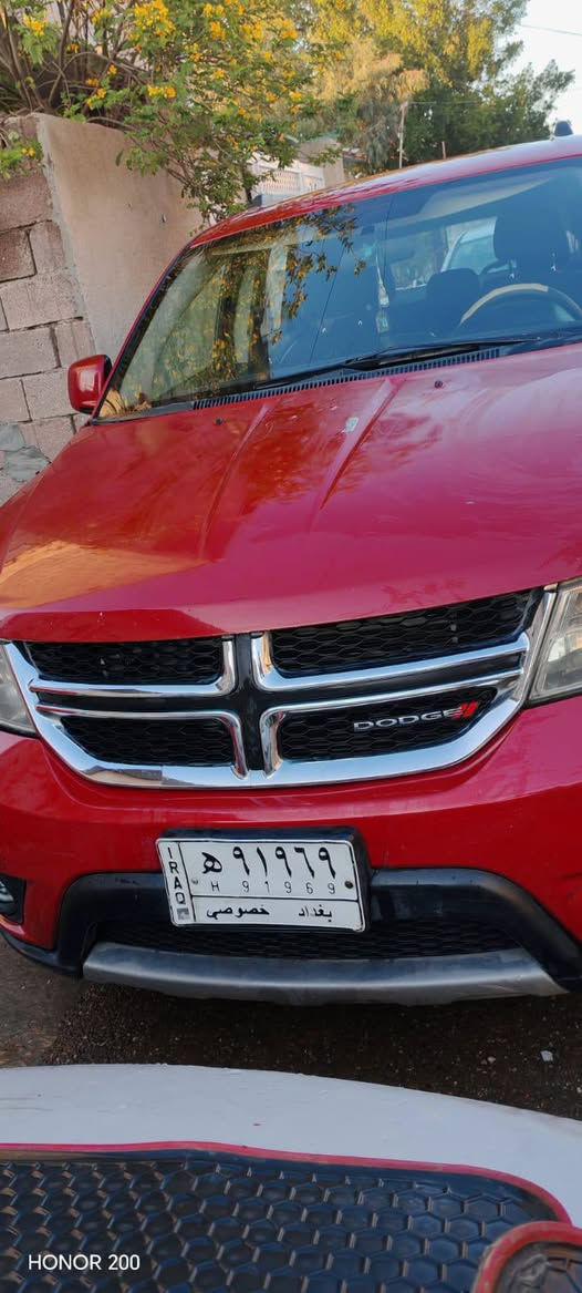 جورني فئة روز رود موديل 16  حادث بنيد معمر وقبق الصندوك مصبوغ سيارة جديدة ومتعوب عليها ستخدام بيت فقط تاخذها ماتصرف عليها الف كاملة مكملة شرط انطيك تراي للبصرة واي خلل بيها 10 اوراق توكع من السعر مكان السيارة بغدادد
***********ابو مرتضئ،
