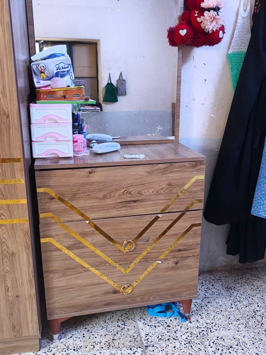 غرفة تركية مابيها اي ضرر بس ميز التواليت المجر مالتها 
يوگع 🙂‍↔️.
سعرها 350 اذا ويا دوشك 400


**إذا كنت صاحب هذا الإعلان وتريد حذفه لأي سبب، رجاءا أرسل رسالة إلى الدعم الفني**