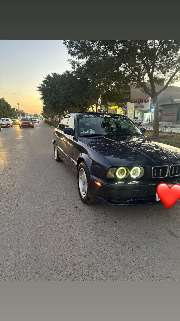 السلام عليكم
BMW
1989
سياره ترايها للبصره 
توني مجفتها سياره خير من الله 
صبغ عام لجماليه 
سنويه نافذه 
بيها ضربه بجهه اليسره صعدت رصيف 
ابيع بدون تحويل رقم اربيل
راعيها متوفي 
38 وبيها مجال مكاني بغداد سيديه
***********
مستعجل علي بيعتها اذا تشوفها غاليه الله يرزقك بالاحسن
