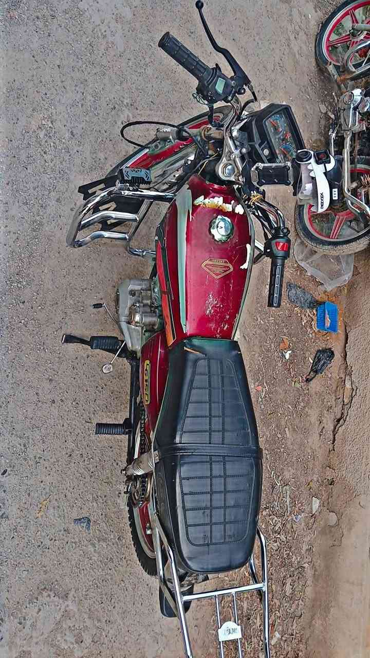 سلام عليكم دراجه 5 كير للبيع مديل 2023 الدراجه حيل حلوه ومرتبه نضافه 90 /100 سعرها 325 الف وبيه مجال الرقم *********** مكانه بغداد الدوره
