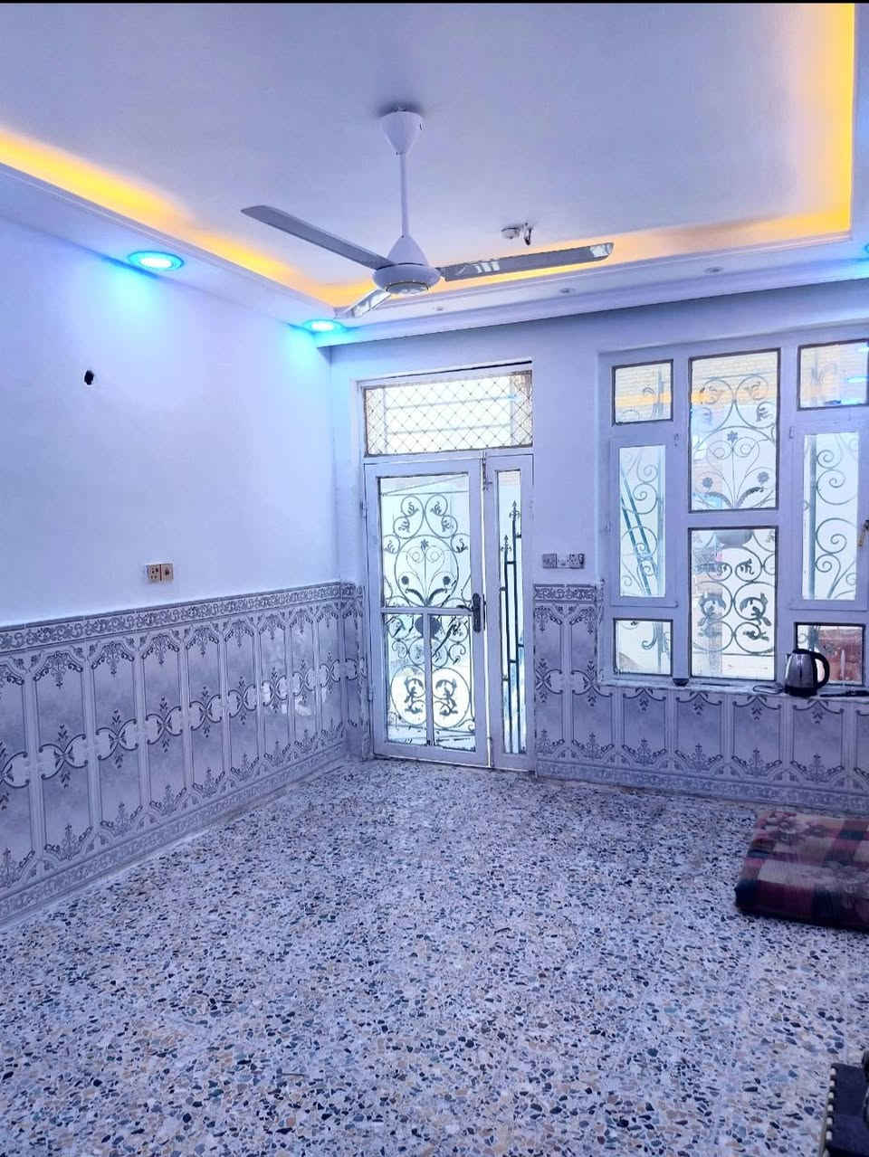 مشتمل حديث للبيع مساحه ١٠٠متر طولاني طابق ونص داموك حي الميمون(الطشاش الاولى ) متكون من استقبال ومطبخ وهول وغرفه نوم وطرمه وصحيات داخليه وخارجيه والطابق الثاني غرفه نوم وهول وسطحين العنوان خلف جامع وحسينيه الحسن العسكري ع ثاني فرع من شارع الجامع على اليمين السعر ب١٠٧ مليون قابل للتفاوض 
*********** واتساب و***********وعالخاص
