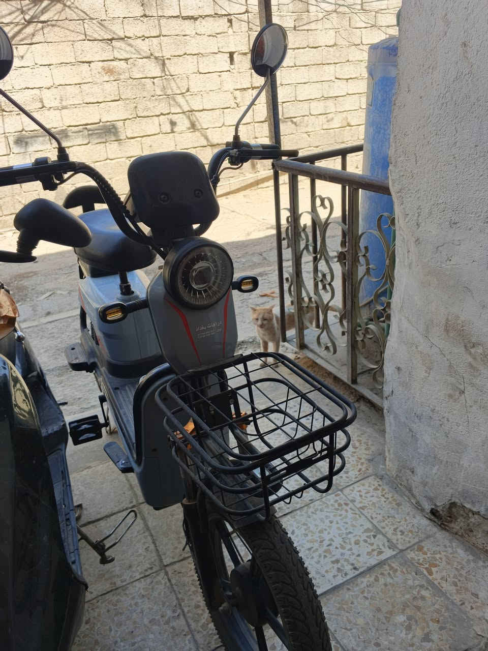 سلام عليكم دراجة شحن حجم 18 جبيره 
بطارية ليثيوم قبل فتره شديناها تكدر تاخذه وتوديه للبيت تشحنه
20 امبير 60 فولت فوسفات الحديد
موديل 2024 
بصمتين وسويجين وصل شراء موجود
نظافتة 90%
كهربائيات كامله لايت عالي ناصي اشاير يمنه يسره دبل اشاره 
ملفها 1000
السعر 325 وبيها مجال حك جيه فقط
***********
مكاني بغداد
