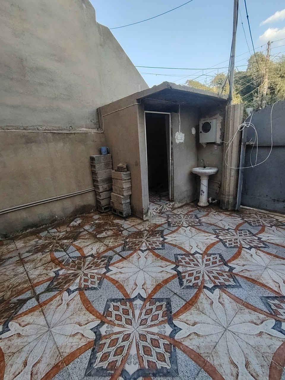 أعلان 1383
مكتب النسور 
يوجد لدينا دار للبيع طابو بأسم شخص واحد 
المساحة 100متر
الموقع حي العسكري قرب ماركة النور 
السعر64مع المجال 
الاستفسار ***********
