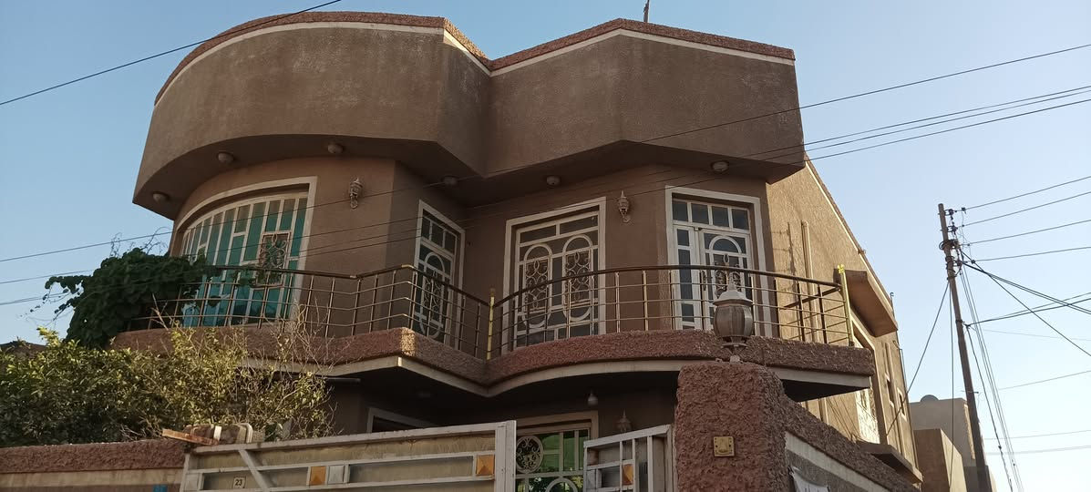 دار 200م ركن طابو زراعي سند25.يحتوي على صاله +مطبخ+كلدور+غرفة نوم+مجمع صحيات +صحيات خارجيه في الطابق الاول. ويحتوي على غرفتان نوم+كلدور+مجمع صحيات في الطابق الثاني.
مكان المنزل الحله شارع80كربلاء. مقابل الشارع المؤدي الى العلويه شريفه قريب ع الشارع العام.
للاستفسار الاتصال على الرقم:
***********
