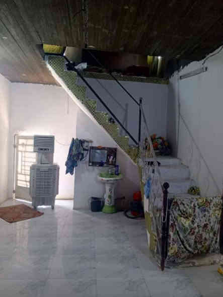 دارللبيع مساحه520م يحتوي على 3غرف نوم وصاله ومطبخ وكليدور ومجمع صحياتداخلي وخارجي حديقه اماميه كبيره ومساحه خلف الدار200م فيها غرفتين مستقلتين الموقع طريق النجفمقابل كلية الحله الجامعه قريب من الشارع العام وقريب جدا من التبليط الفرعي /السعر 60وبي مجال. طابوزراعي سند25/يرهم مراوس مع دار باحياء الحله/***********/مكتب عالم العقار
