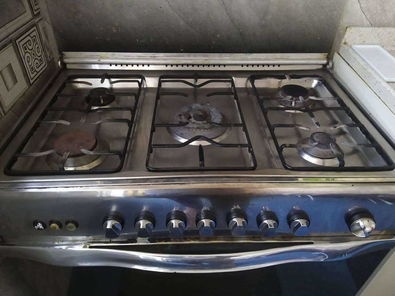 السلام عليكم عندي طباخ للبيع اخو الجديد 
رقم التليفون ***********
