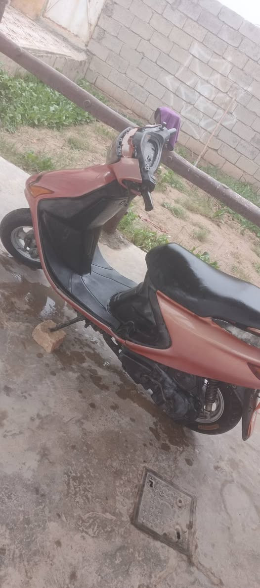 سلام عليكم
دراجه ياماهافورتي للبيع
سرعه 140
دراجه مكينه كلجات ادامه كامله عليه
شغاله سلف هندر
نقصه بس باتري
سعر ٣٠٠وبيه مجال ***********
