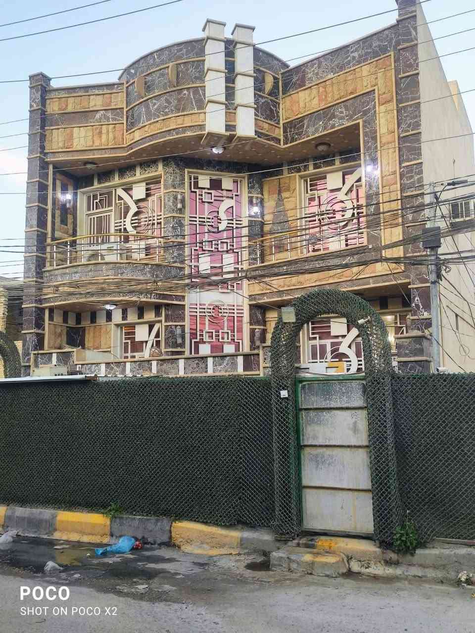 بيت للبيع طابو صرف مساحه 100 متر ركن موقع ممتاز على شارع ركن مقابل حديقة عامه 3 غرف 4 صحيات استقبال وصاله مطبخ بناء درجه اولى وجه حجر مرمر مع سبالت عدد4 الموقع كربلاء حي العامل الاولى شارع مستشفى الولاده قرب اسواق الاخوين تفاصيل اكثر الأتصال على رقم *********** مامتوجد على فيس اتصل على رقم
