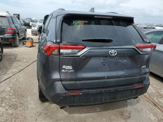 للبيع .. تويوتا راف فور وارد امريكي موديل 2024 رقم بغداد باسمي مواصفات XLE مواصفاتها فتحه بصمه اشارة بالمري حساس حركة امامي وخلفي وجانبي توقف ذاتي اوتو ستوب شحن واير لس تخم تاير مال شركة السيارة جديدة بدون حادث تقريرها مياه امطار تعمل وتسير بدون اي خلل لا ضربه ولا صبغ السعر 238 ورقة بيها مجال مكانها بغداد حي الجهاد *********** مع الشكر لادارة الموقع
