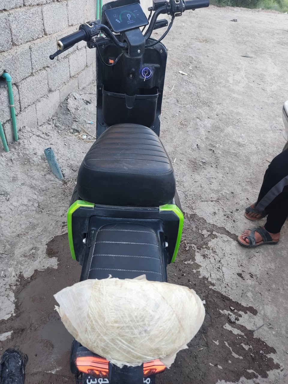 دراجه شحن R11للبيع موديل 25.سعر550وبيه مجال بسيط. رقمي***********.الناصرية قضاء سيد خيل منطقه سيد ضاهر
