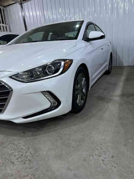 السلام عليكم
لبيع لانتره موديل 2017
رقم اربيل شرط تحويل 
سياره جاهزه و حلوه 
موصفات فول بس بدون فتحه 
بصمه
رادار امامي
رادار خلفي
رادار جانبي
تحديد مسار
تدفه كشنات
ويل كب كروم
تبريد بيانو
ثلاث وضعيات قياده
تحديد مسار 
نقاط عمياء
كامره دواره
اوتو هولد
صندوق ذكي
فول تحكم ستيرن 
محرك 2000💪🏽💪🏽💪🏽
حادثه بنيد 
بدون دواخل
السعر118 وبيه مجال بسيط 
بغداد / حريه 
للاستفسار:***********
اني مكلف بالنشر 📍📍📍
