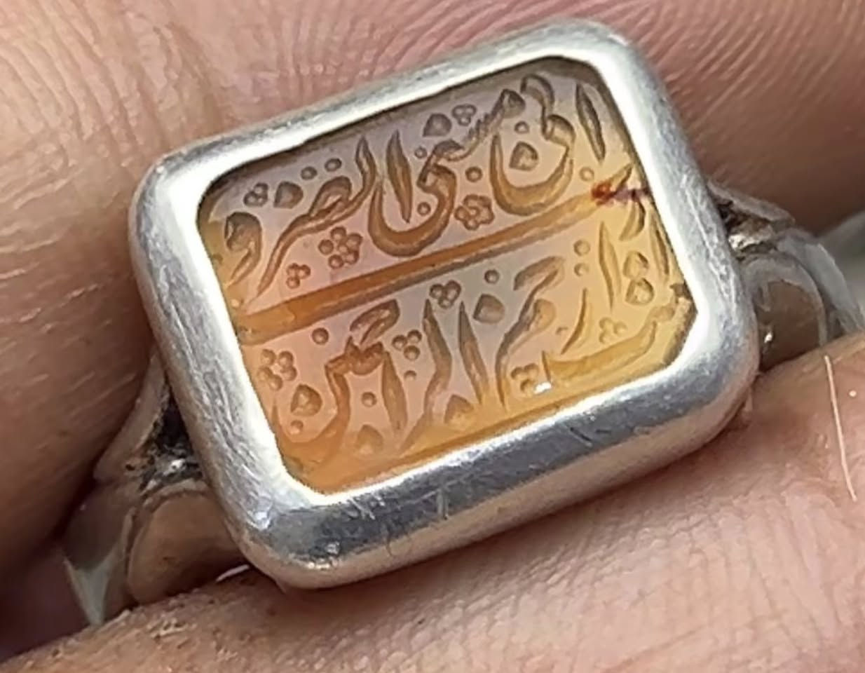 السلام عليكم يماني مشمشي مزعفر مخطوط صياغه بقشه ثقيله السعر خاص


**إذا كنت صاحب هذا الإعلان وتريد حذفه لأي سبب، رجاءا أرسل رسالة إلى الدعم الفني**