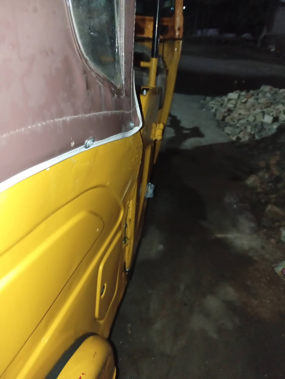 تكتك 21كفله عامه بيه ضربه خفيفه اوراق كمله ومكينه لا مفتوحه ولامجفته كلشي جديد دخم تاير جديد سعره 6250وبيه مجل تعل وتلل ***********مكان العبيدي شرع عشرين
