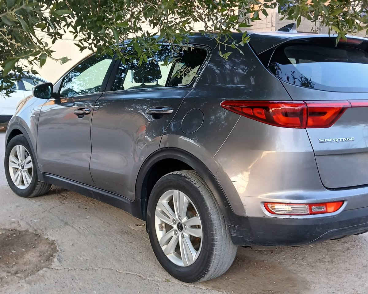 السلام عليكم كيا سبورتج وراد امريكي الضرر قطعة وحدة البنيد موديل ٢٠١٧ السعر ١٤٠ ورقة وبيها مجال العنوان ديالى بعقوبة الإتصال على الرقم ***********
