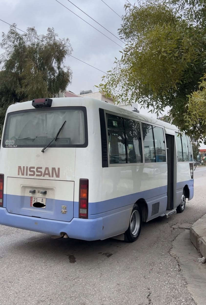 نیسان ٢٠٠٢ محسەن 
غاز و بەنزین
گێڕ و مەکینە و ئەکسەل بە شەرت
٦ تایەی تازە 
١٧ نیو چوپلیس تازە
بەس شینەکەی پەمپە
سعری ١٤٠ معامەلە
***********
