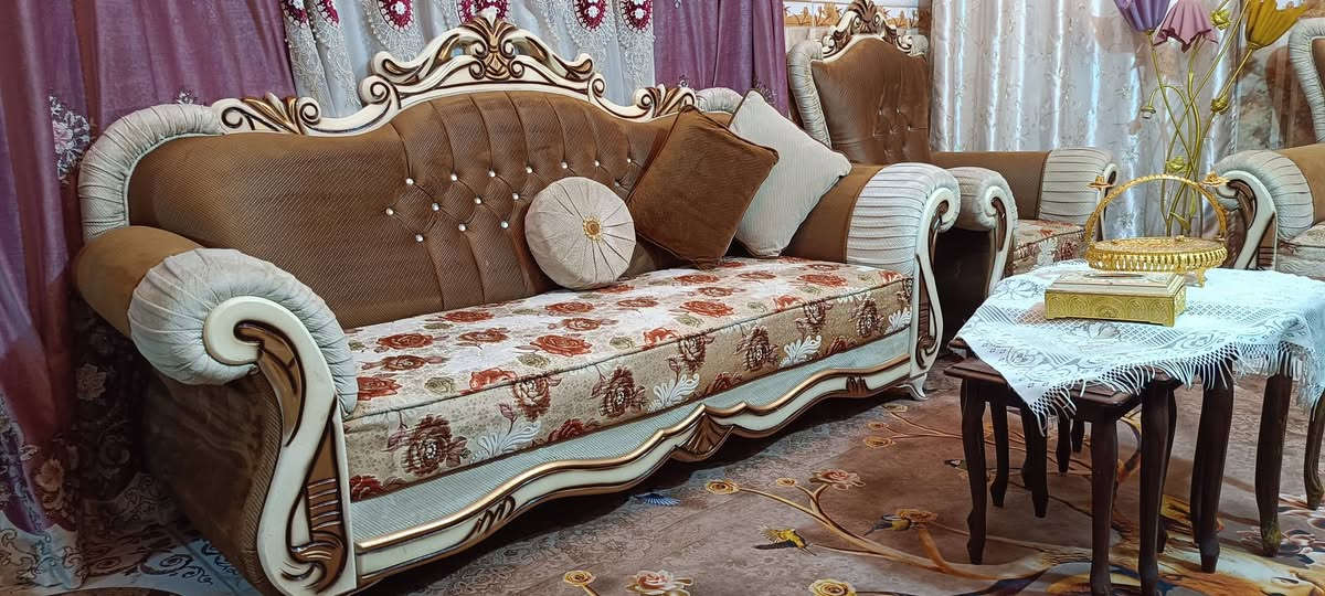 تخم تركي ملكي 10 مقاعد نضيف جدا مابي اي ضرر مكان بغداد  السعر 575  للاستفسار خاص او ***********
